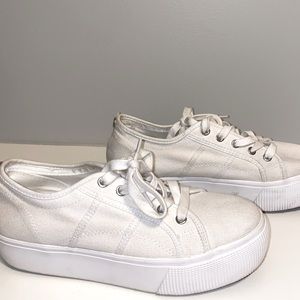 White platform Steve Madden sneakers size 8